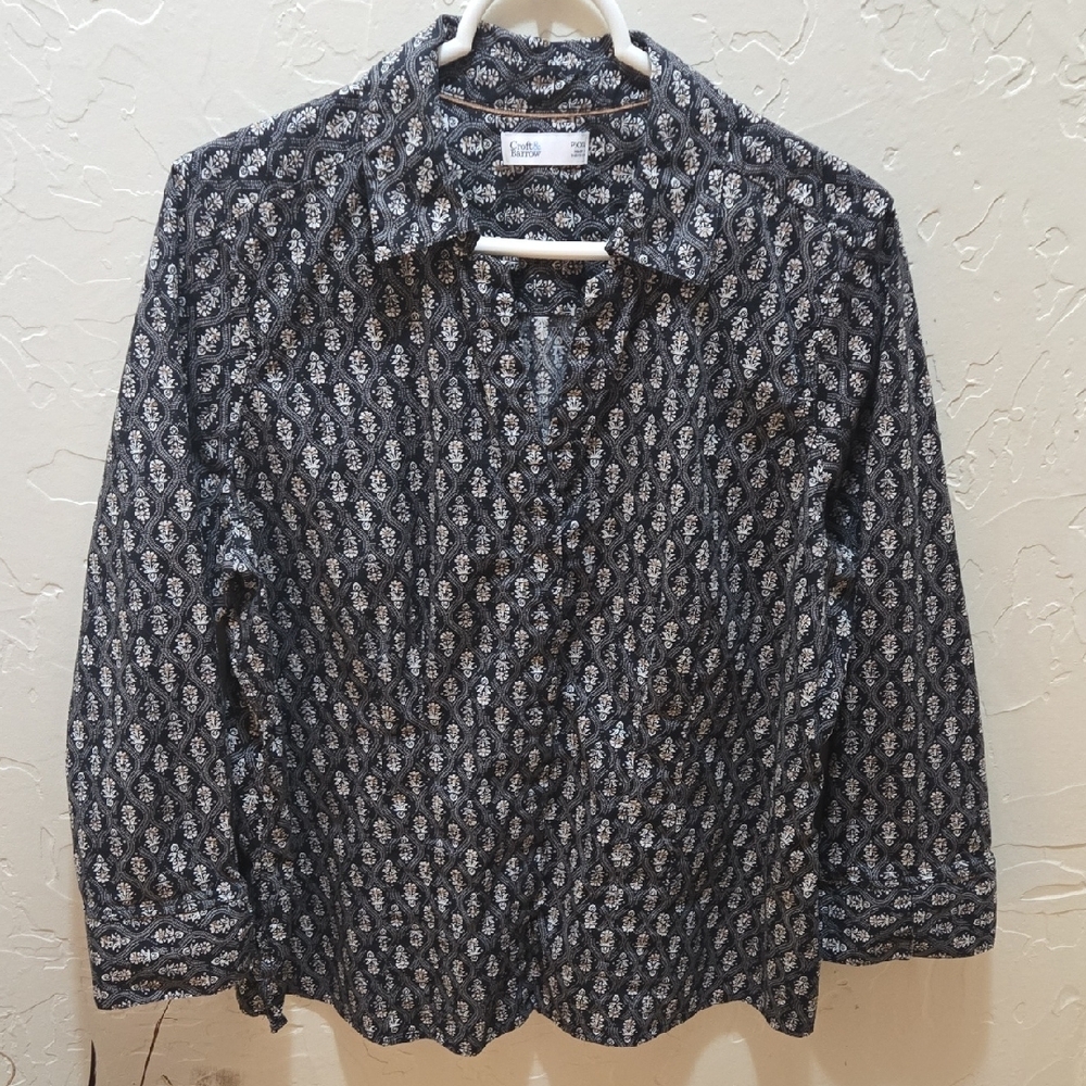 3/$10 Croft & Barrow Navy and White Patterned Button Down Shirt